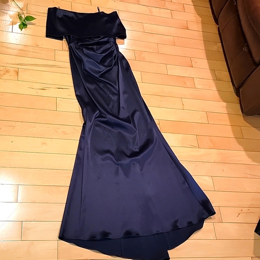 Vince Camato size 4 formal gown, used but in great condition.